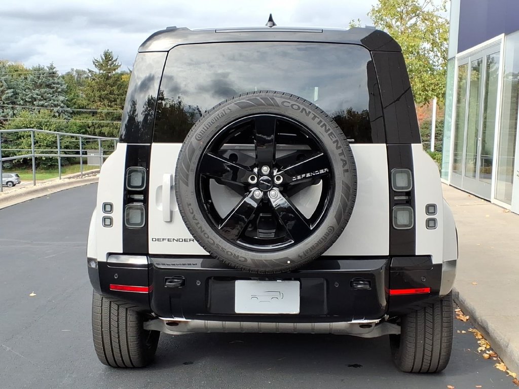 New 2026 Land Rover Defender 110 X-Dynamic SE AWD/4WD image 4