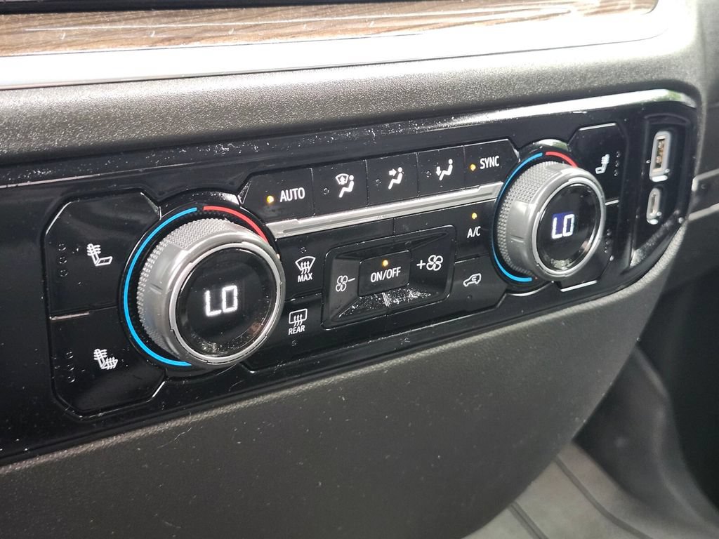 Used 2022 Chevrolet Silverado 1500 LT AWD/4WD image 22