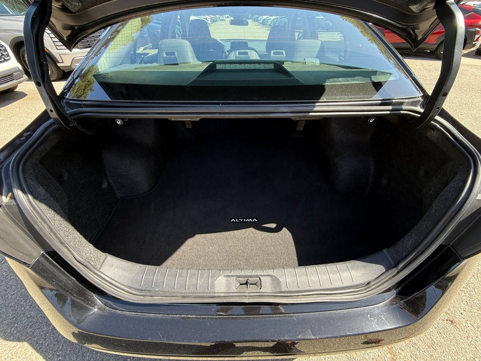 Used 2025 Nissan Altima 2.5 SV FWD image 28