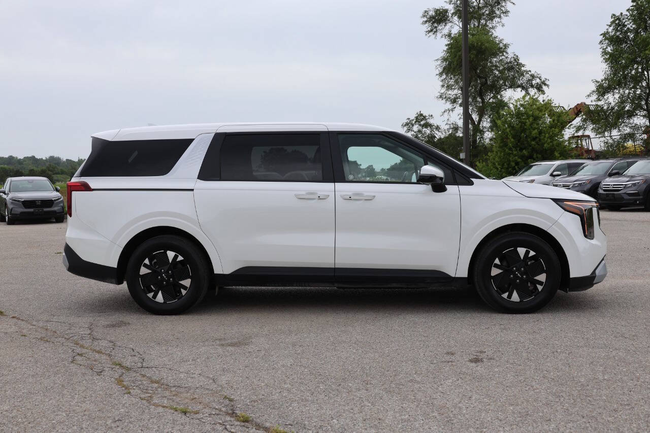 Used 2026 Kia Carnival LXS FWD image 7