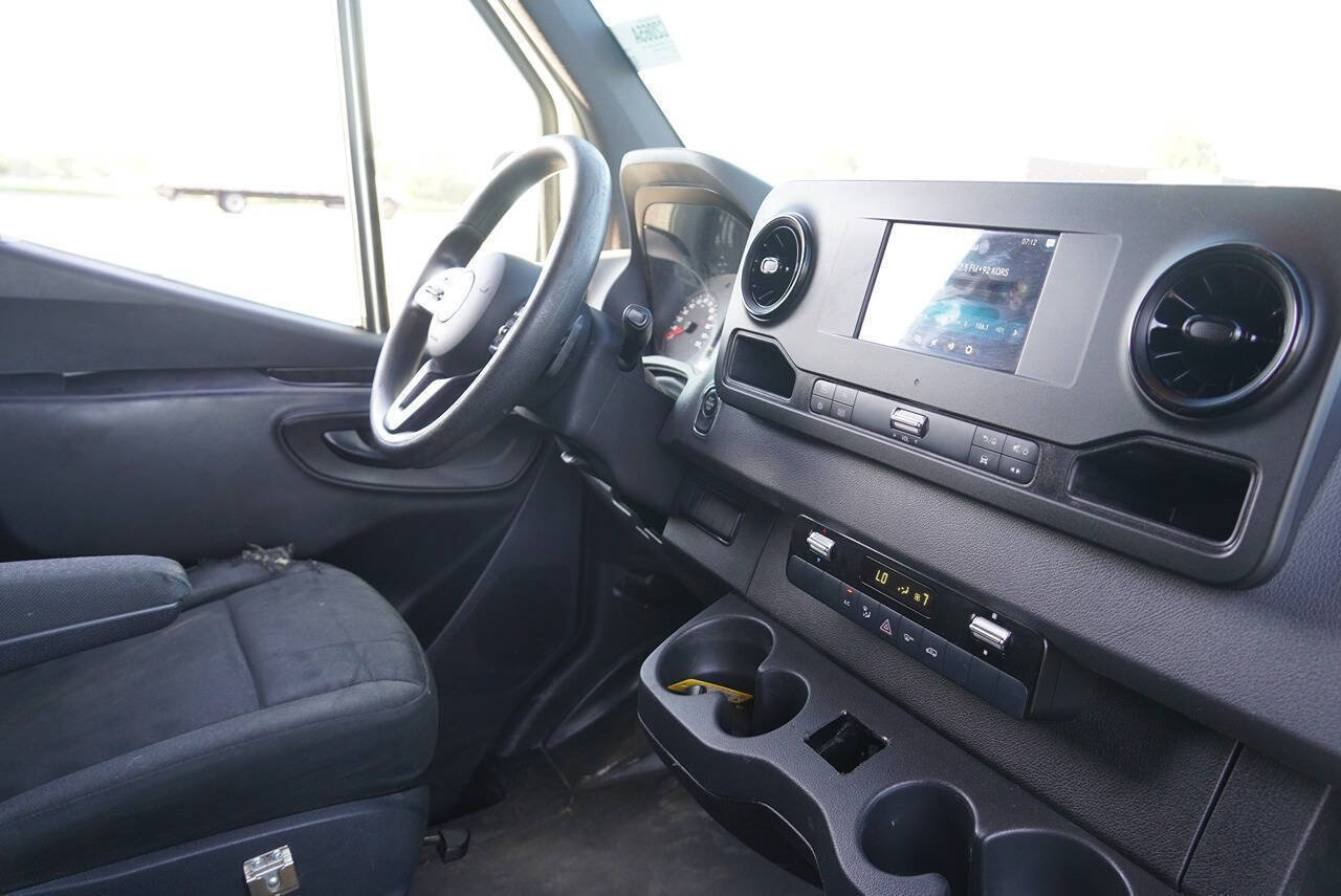 Used 2020 Freightliner Sprinter 2500 RWD image 18