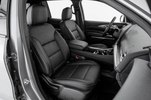 Used 2025 Chevrolet Traverse LT w/ LPO, Floor Liner Package FWD image 33