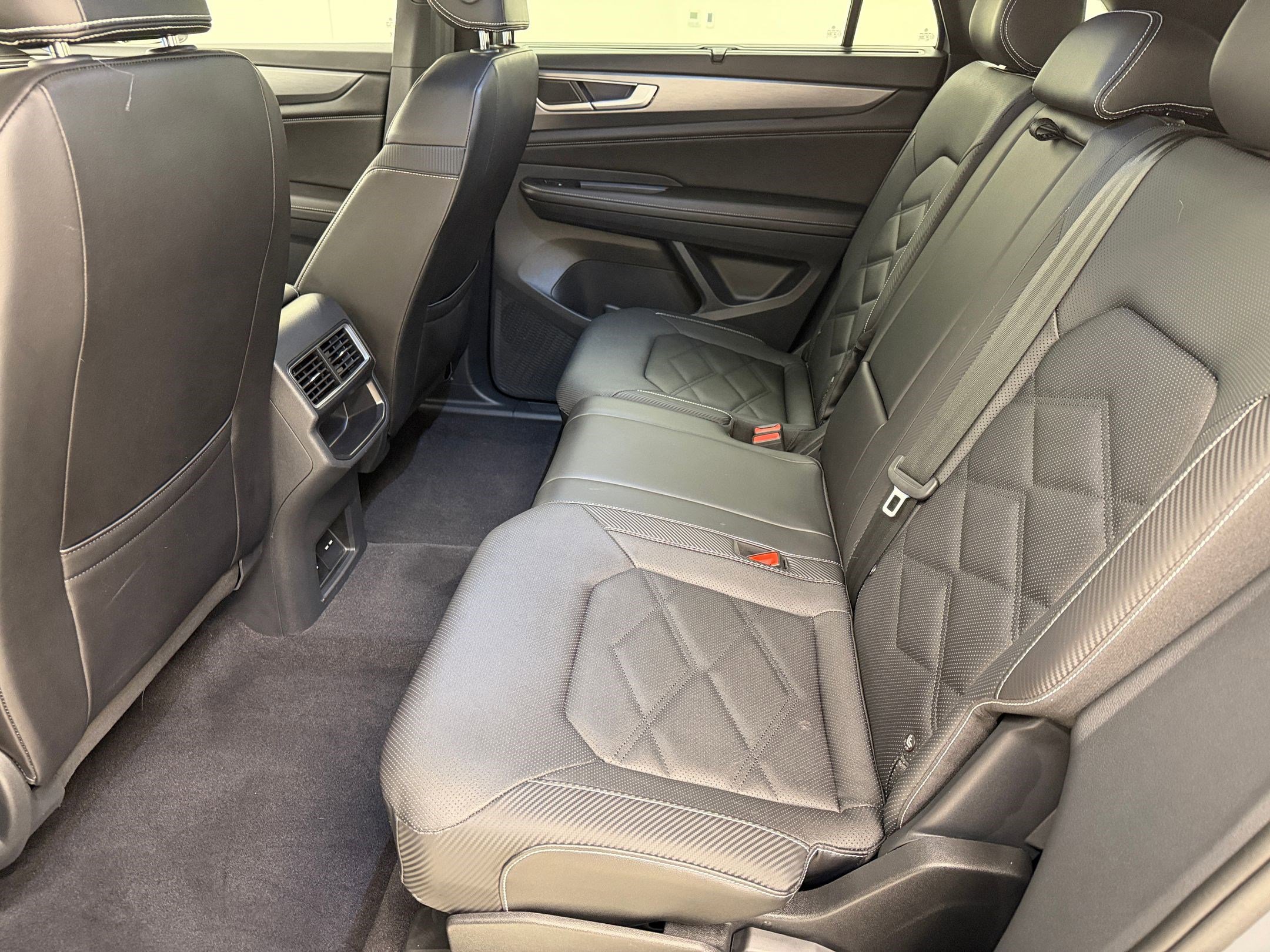 Used 2024 Volkswagen Atlas Cross Sport SE image 15