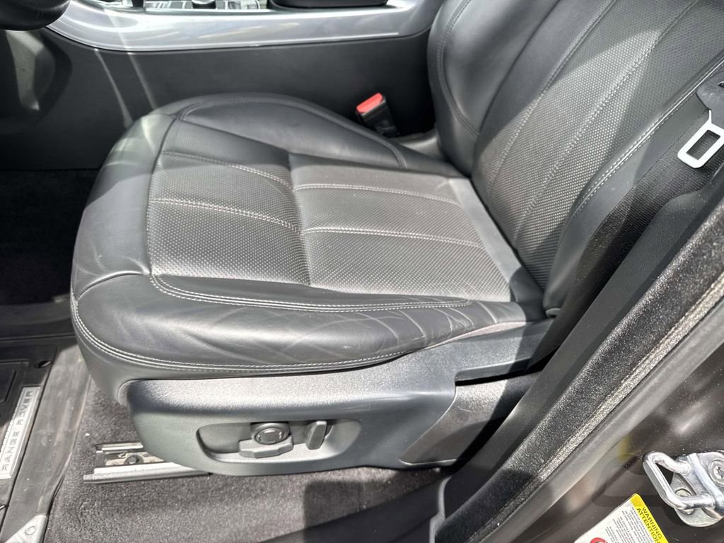 Used 2020 Land Rover Range Rover Sport HSE image 17