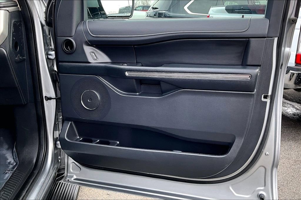 Used 2024 Ford Expedition XLT image 30