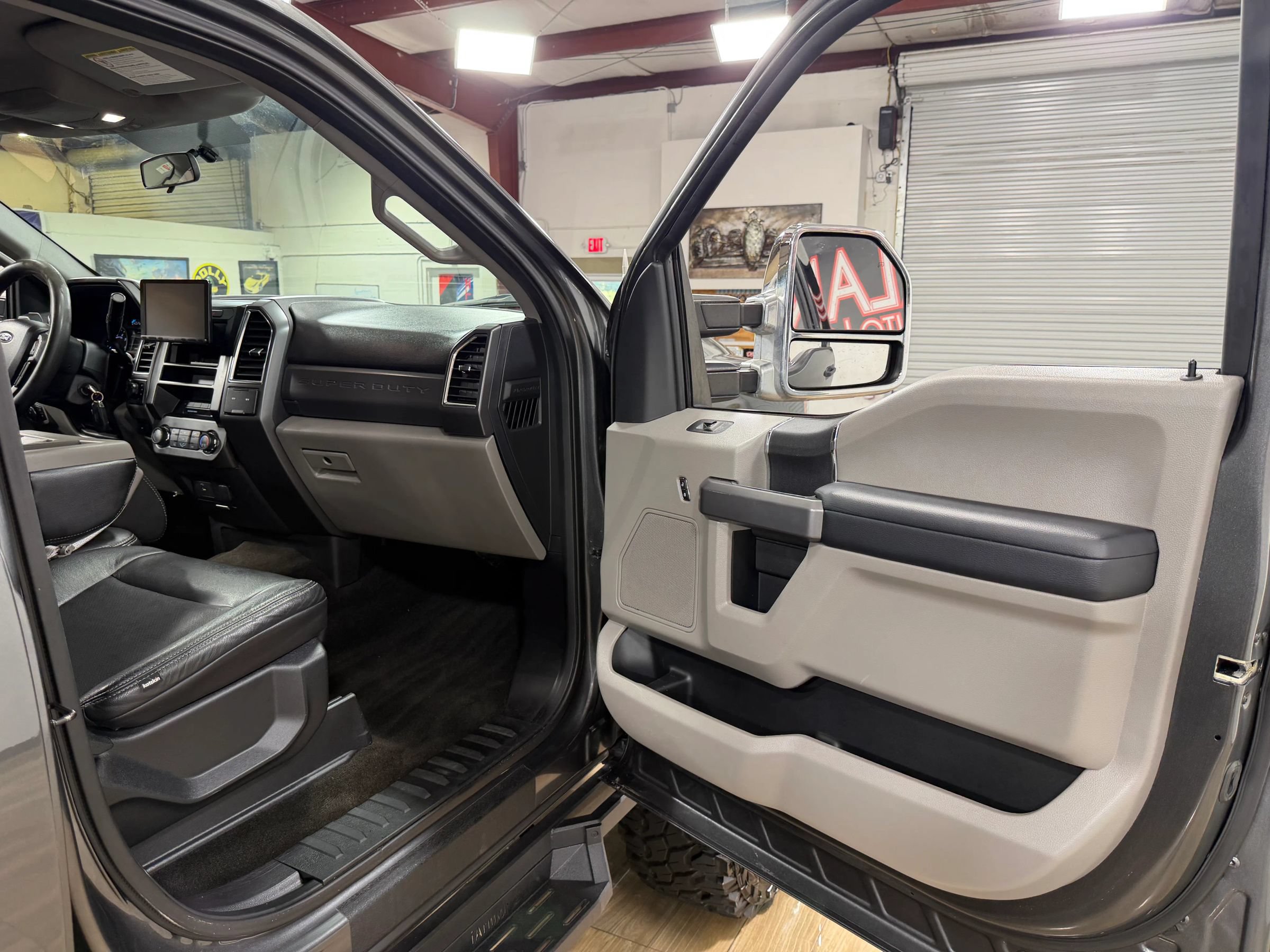 Used 2018 Ford F250 XLT w/ Snow Plow Prep Package AWD/4WD image 19