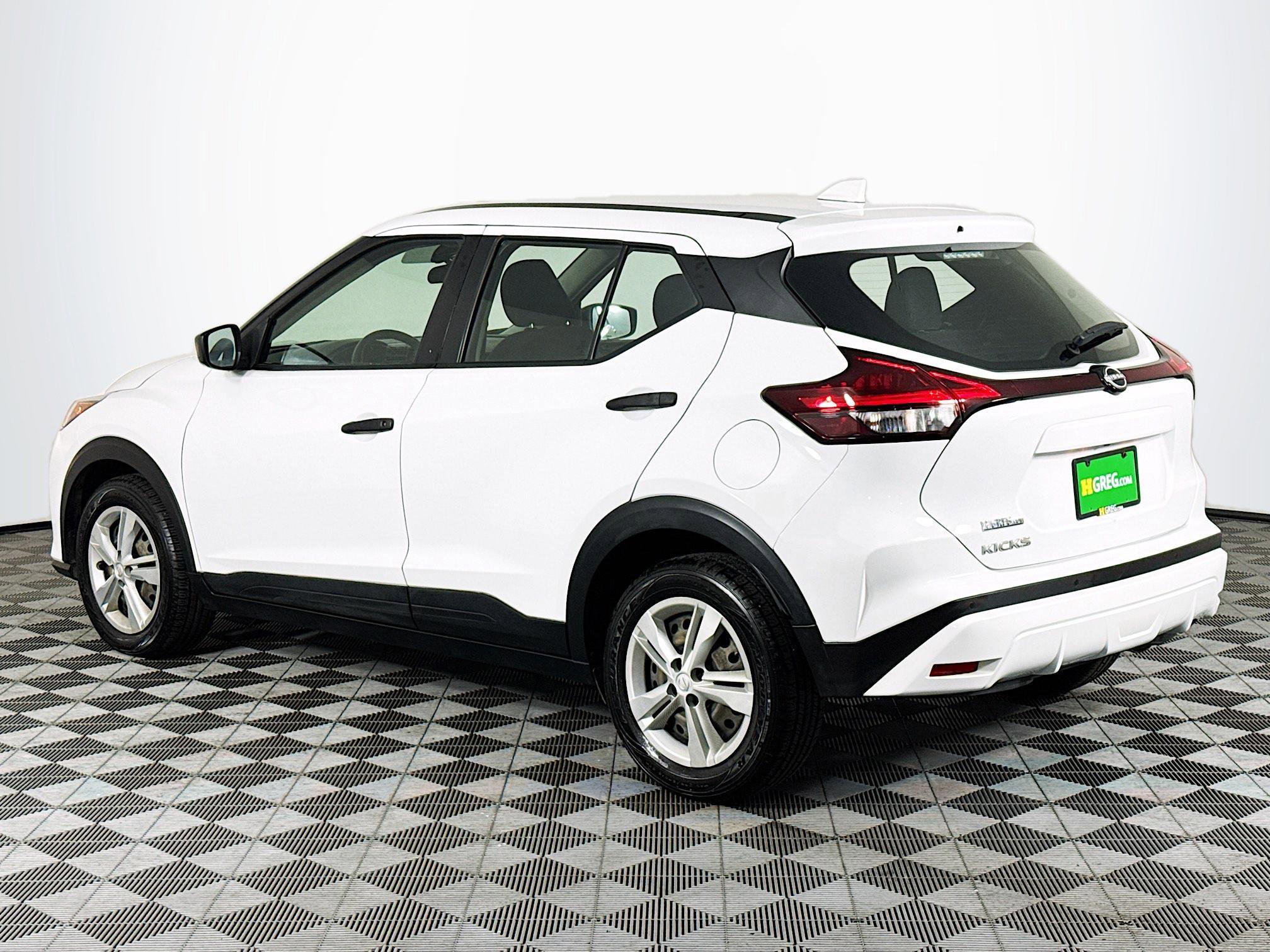 Used 2022 Nissan Kicks S image 6