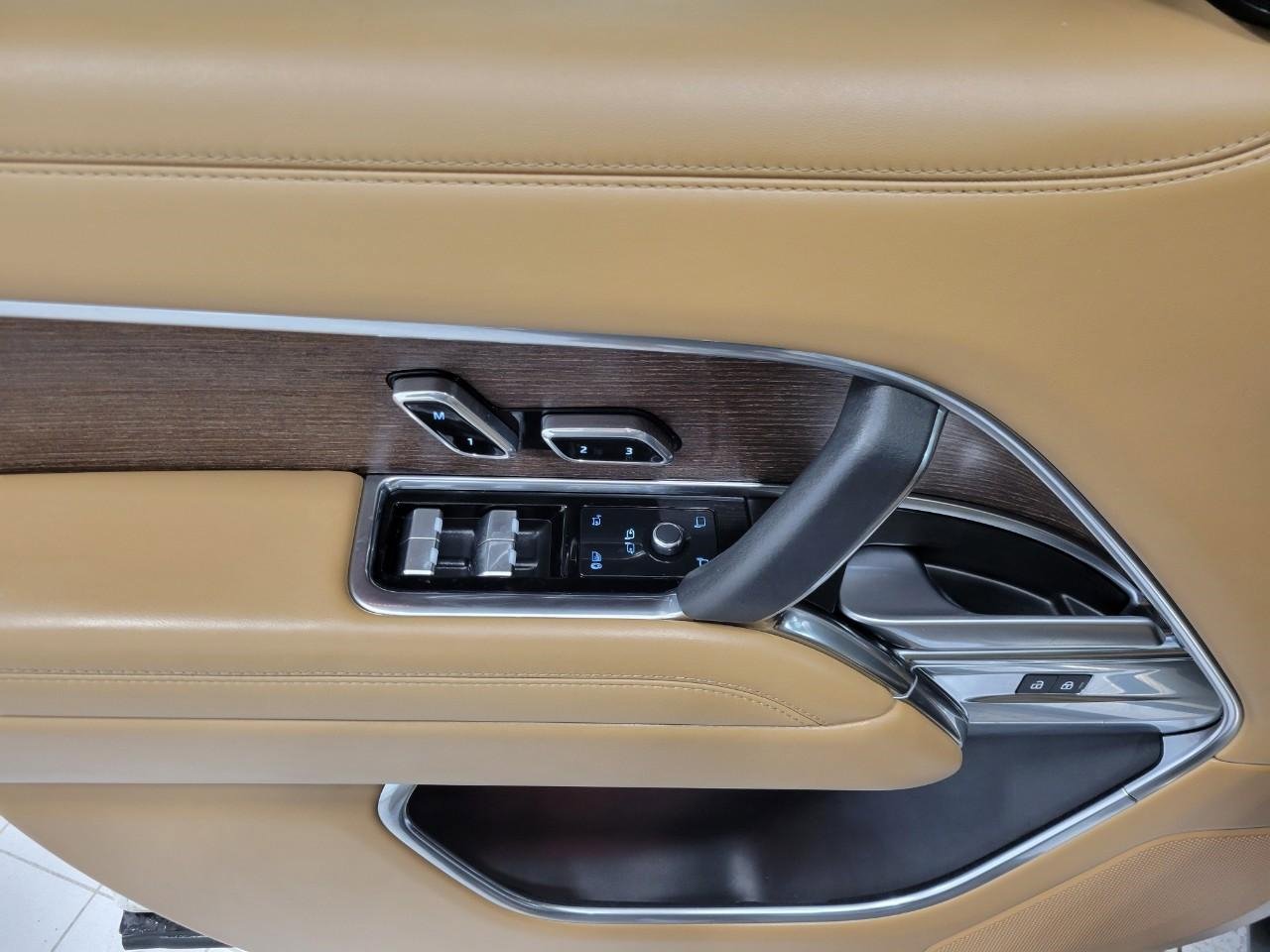 Used 2024 Land Rover Range Rover SE image 23