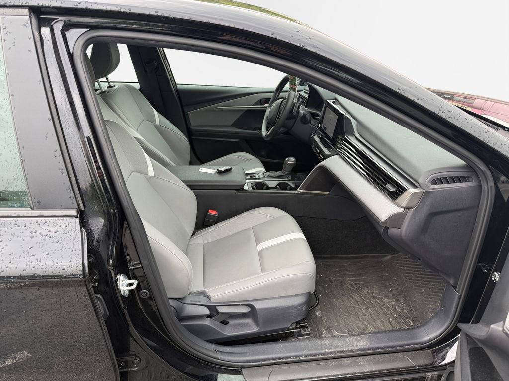 Used 2025 Toyota Camry SE FWD image 25