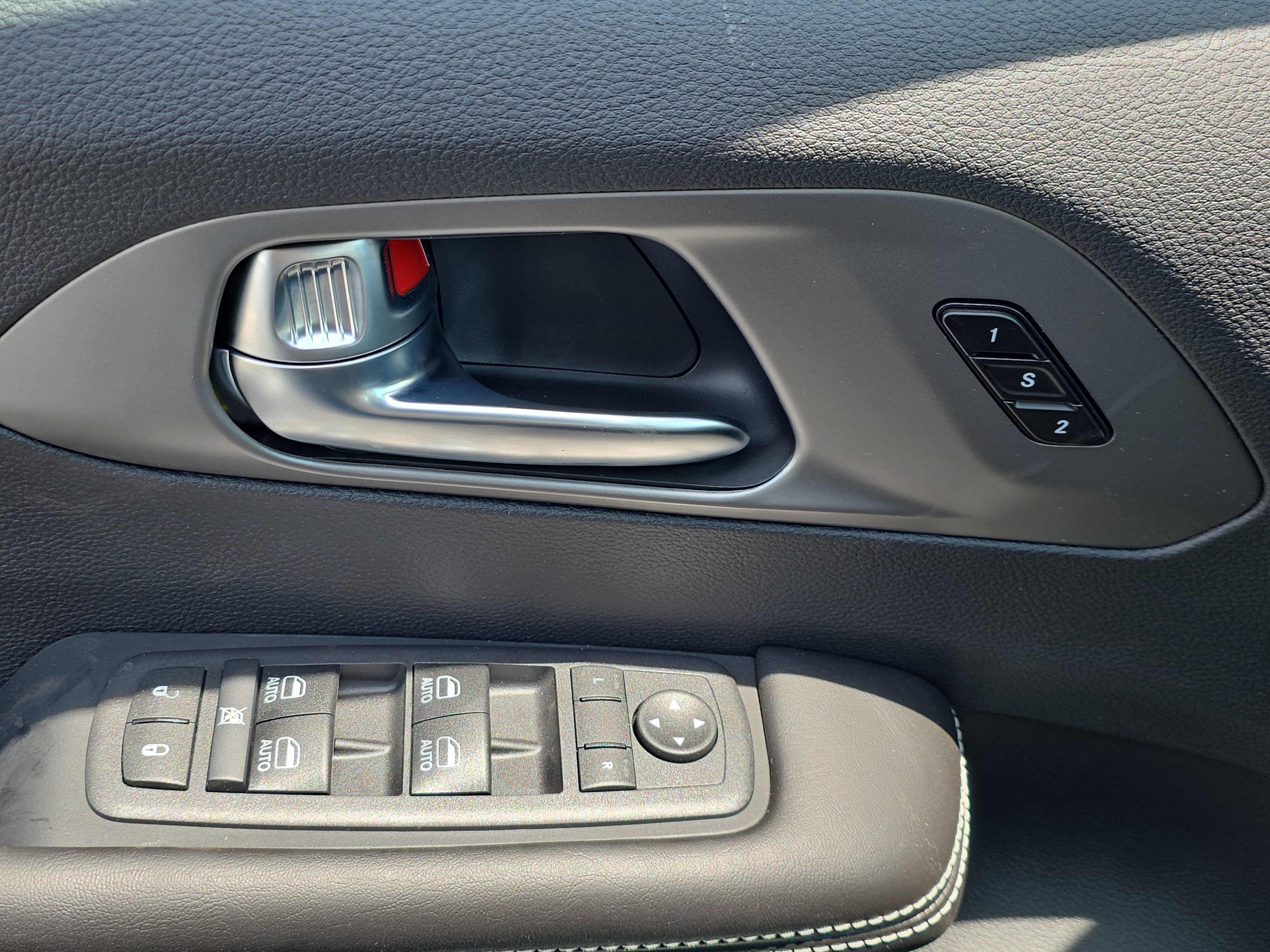 New 2027 Chrysler Pacifica Select AWD/4WD image 26
