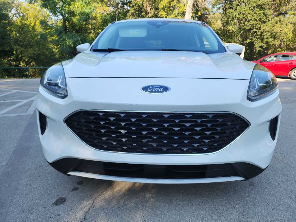 Used 2021 Ford Escape SE image 2
