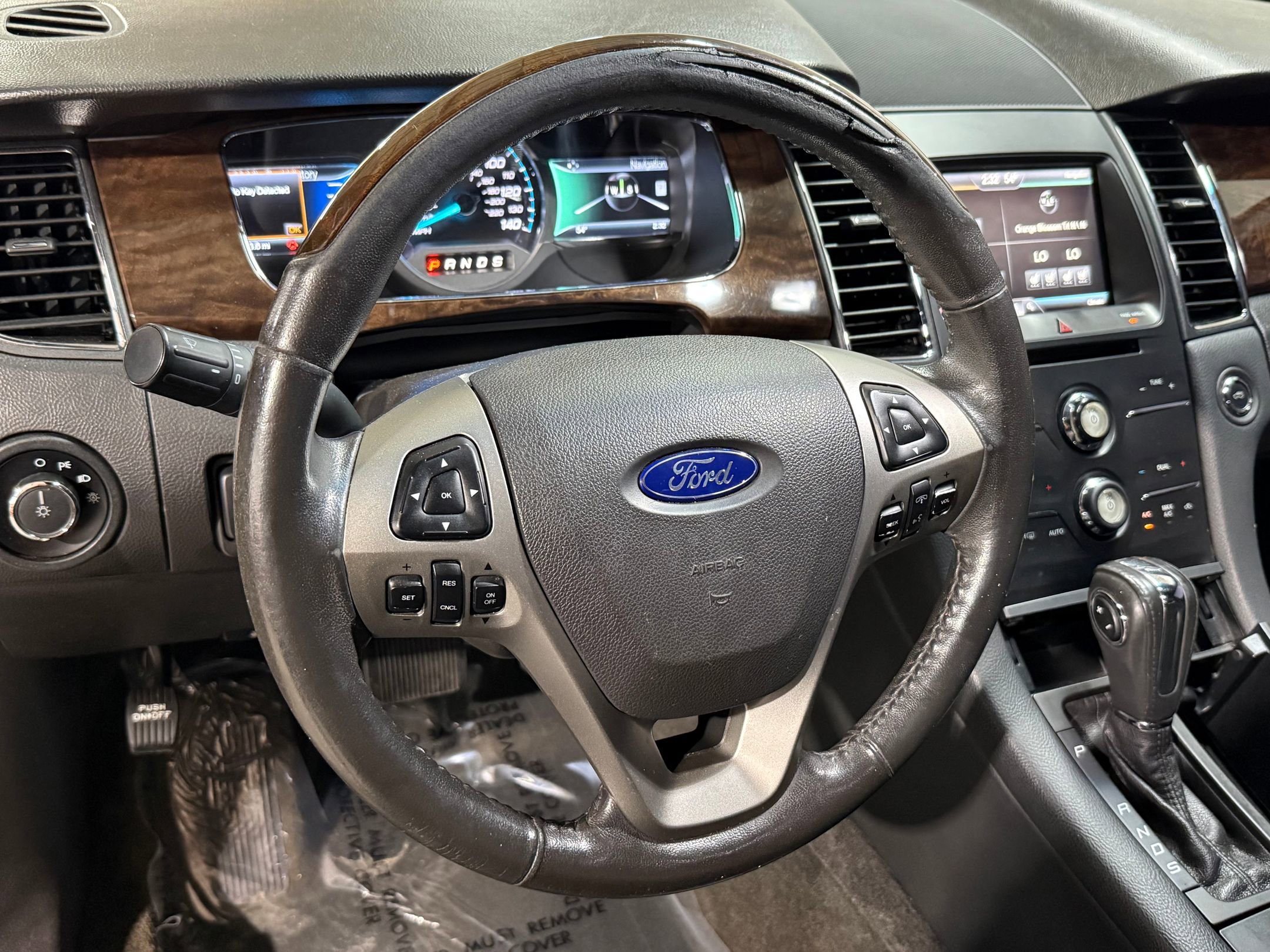 Used 2015 Ford Taurus Limited image 4