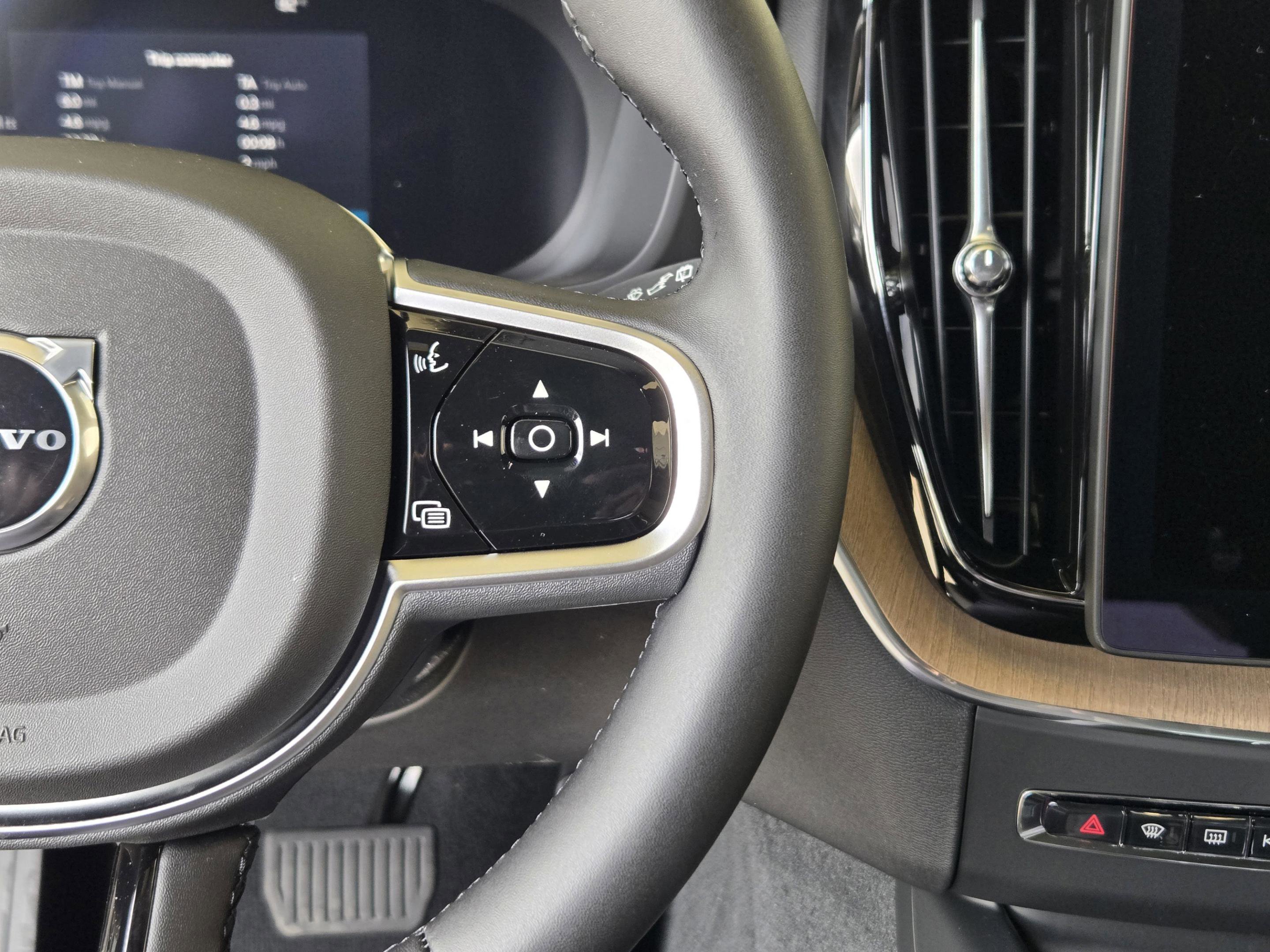 New 2026 Volvo XC60 B5 Plus w/ Protection Package Premier image 26