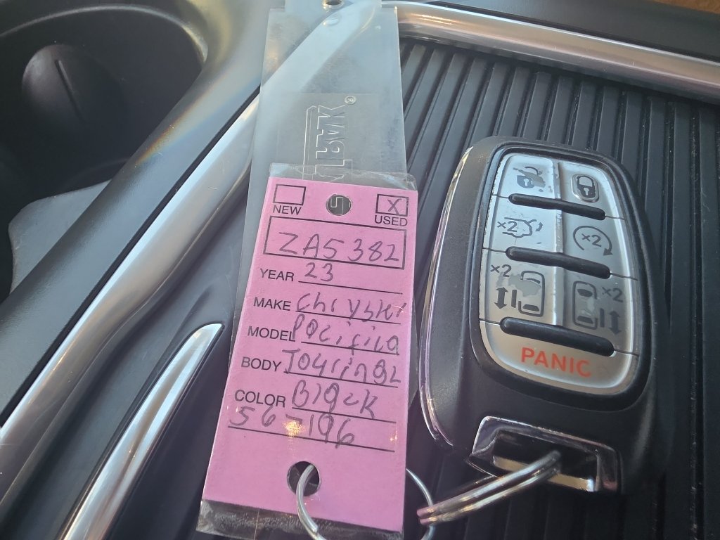 Used 2023 Chrysler Pacifica Touring-L FWD image 34