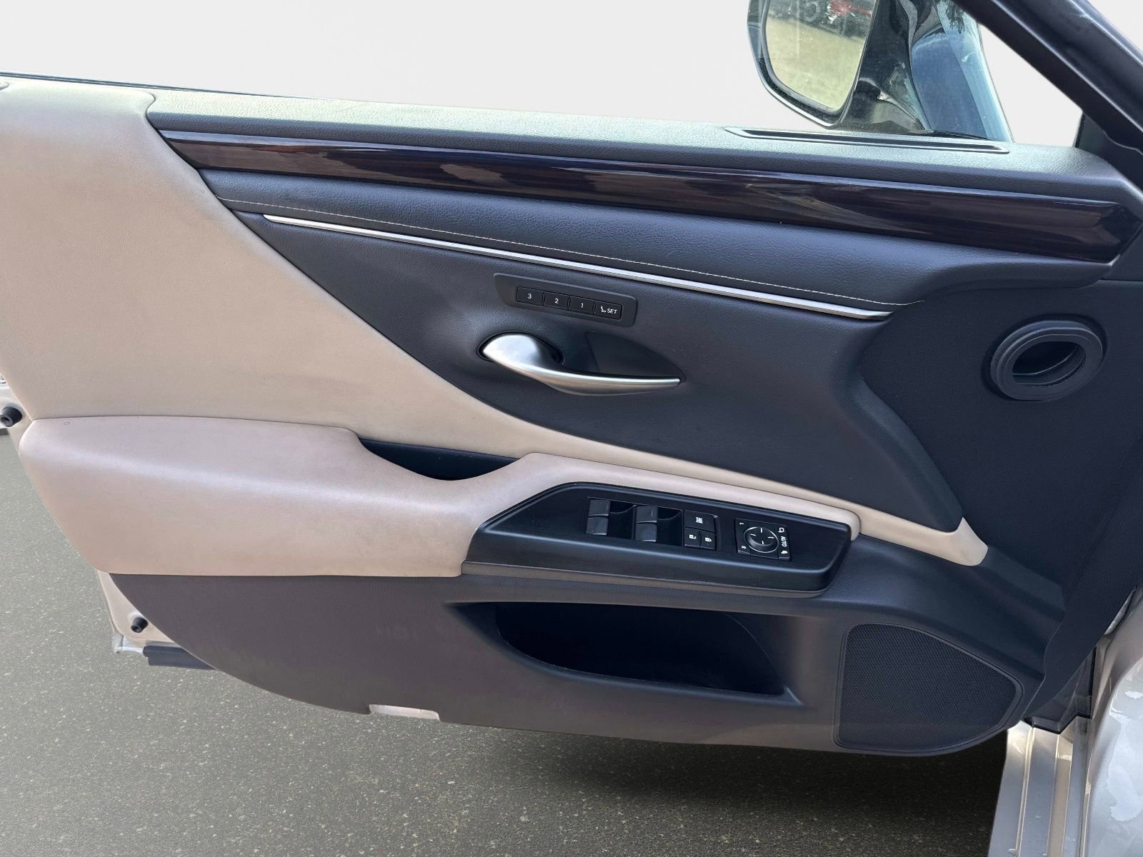 Used 2020 Lexus ES 350 w/ Premium Package image 17