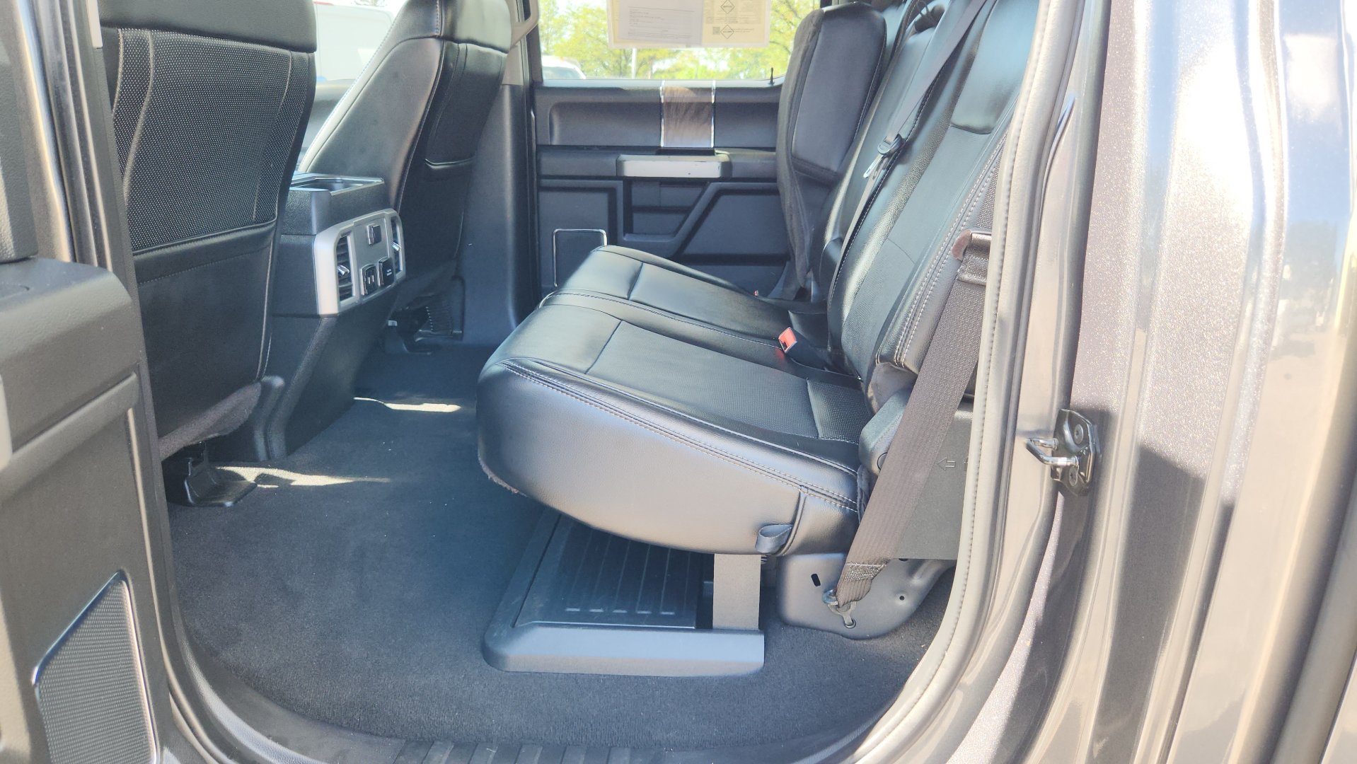 Used 2019 Ford F350 Lariat w/ Lariat Ultimate Package AWD/4WD image 19