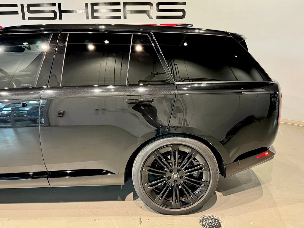 Used 2025 Land Rover Range Rover SE AWD/4WD image 6
