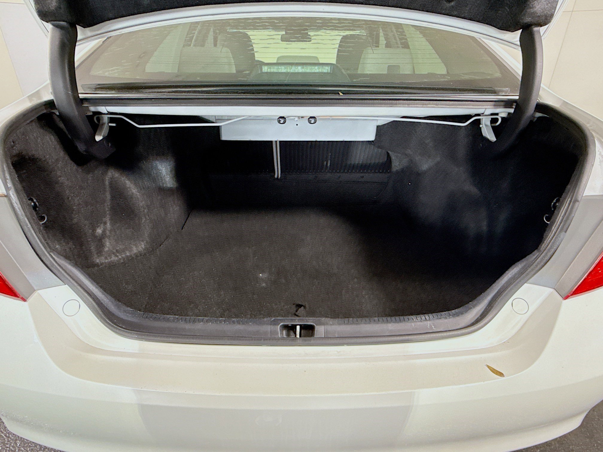 Used 2016 Toyota Camry LE image 34