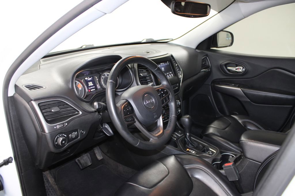 Used 2019 Jeep Cherokee Latitude Plus w/ Comfort/Convenience Group image 23