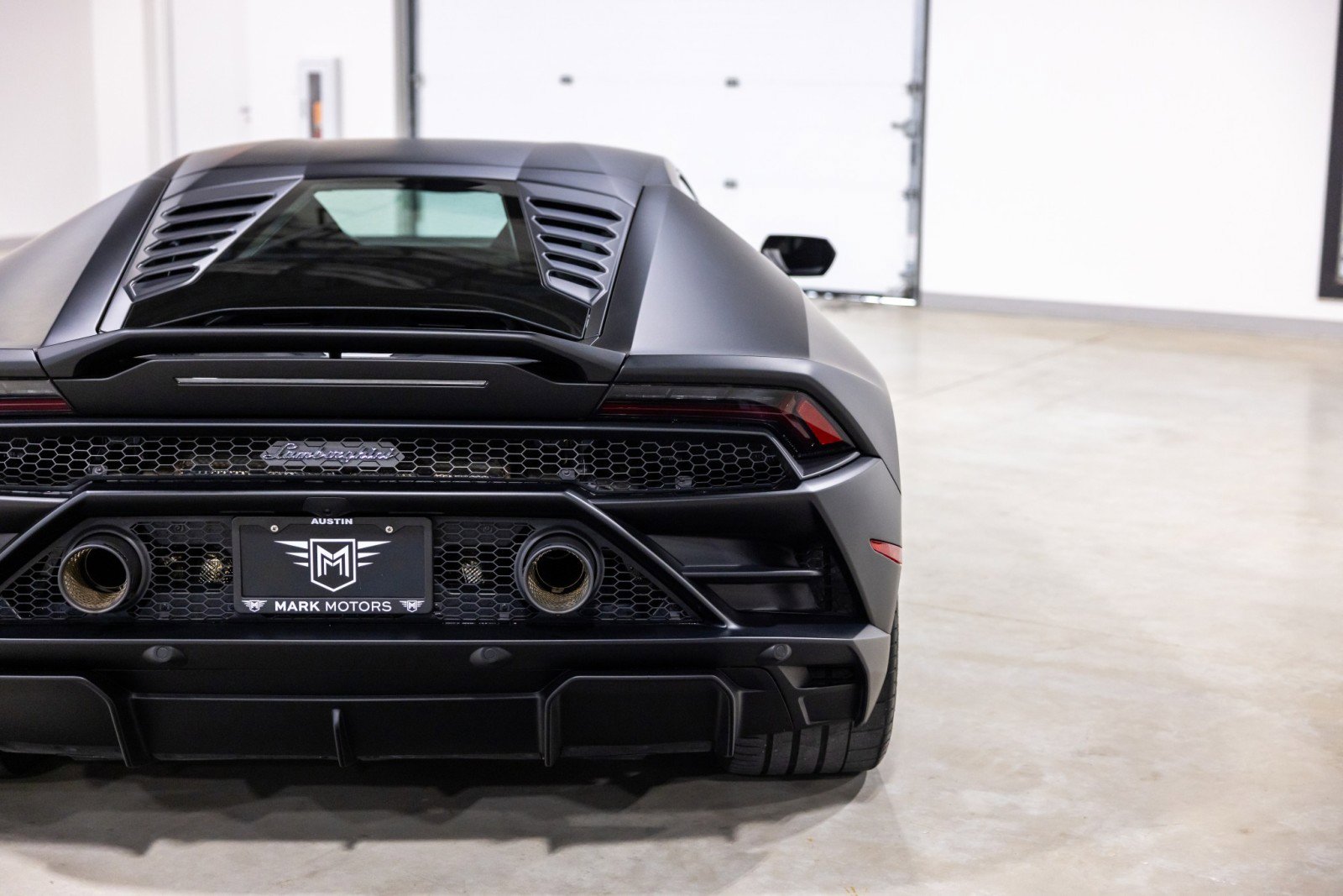 Used 2022 Lamborghini Huracan EVO image 13