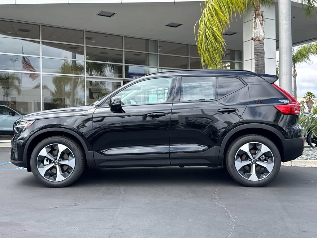 New 2026 Volvo XC40 B5 Core w/ Climate Package AWD/4WD image 2