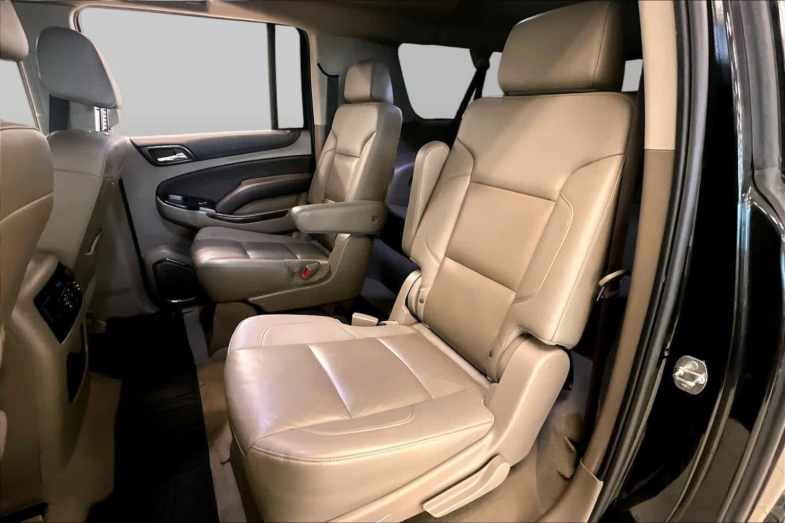 Used 2020 Chevrolet Suburban LT AWD/4WD image 18