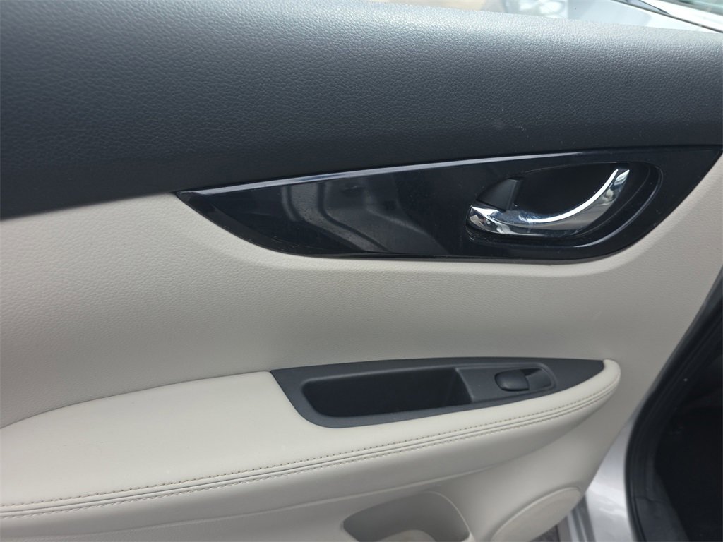 Used 2019 Nissan Rogue Sport SV w/ Technology Package image 9