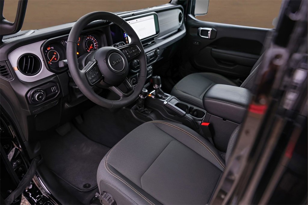 Used 2025 Jeep Wrangler Sport S image 9