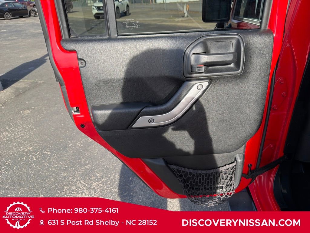 Used 2017 Jeep Wrangler Unlimited Sahara w/ Connectivity Group image 25