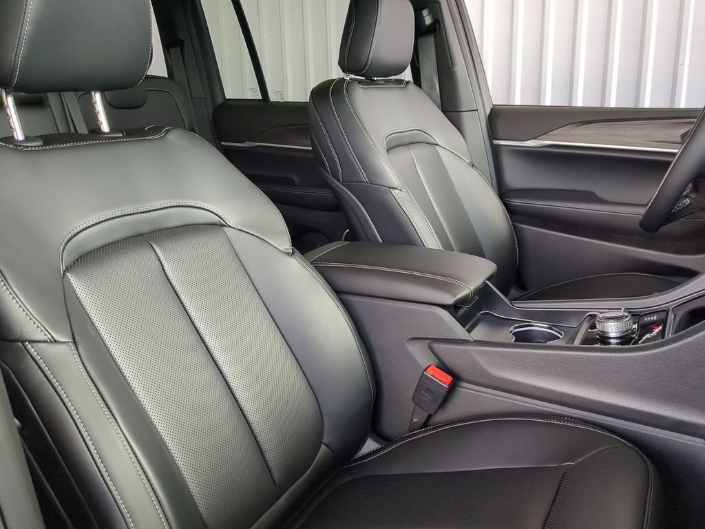 New 2026 Jeep Grand Cherokee Limited w/ Luxury Tech Group II AWD/4WD image 8