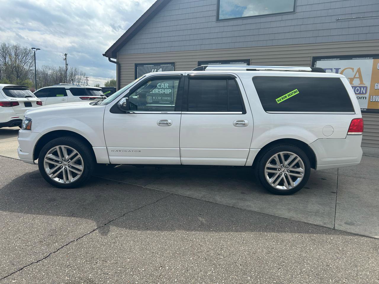 Used 2017 Lincoln Navigator L Select AWD/4WD image 8