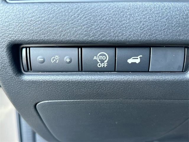 Used 2025 Nissan Rogue SV image 11