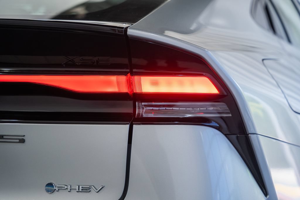 New 2026 Toyota Prius Plug-In Hybrid FWD image 6
