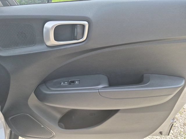Used 2025 Hyundai Venue SEL FWD image 32