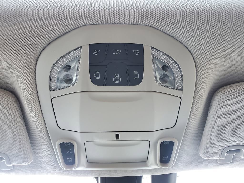 Used 2019 Chrysler Pacifica Limited w/ Tire & Wheel Group image 32