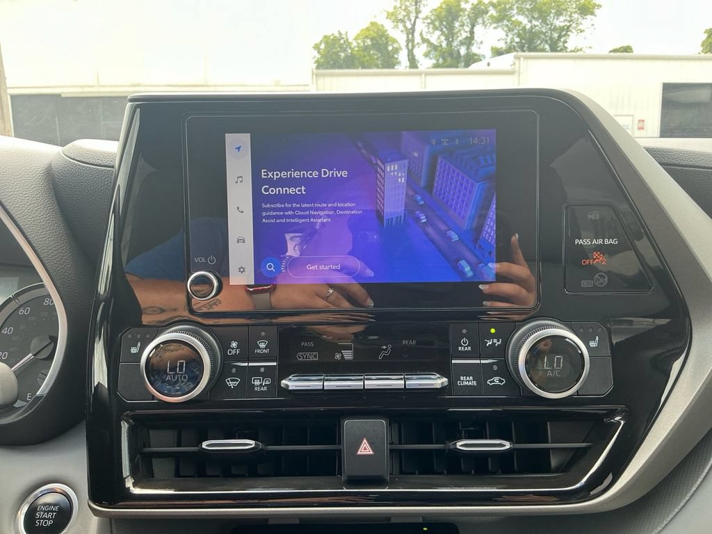 Used 2024 Toyota Highlander XLE FWD image 26
