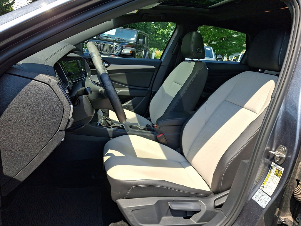 Used 2021 Volkswagen Jetta R-Line FWD image 24