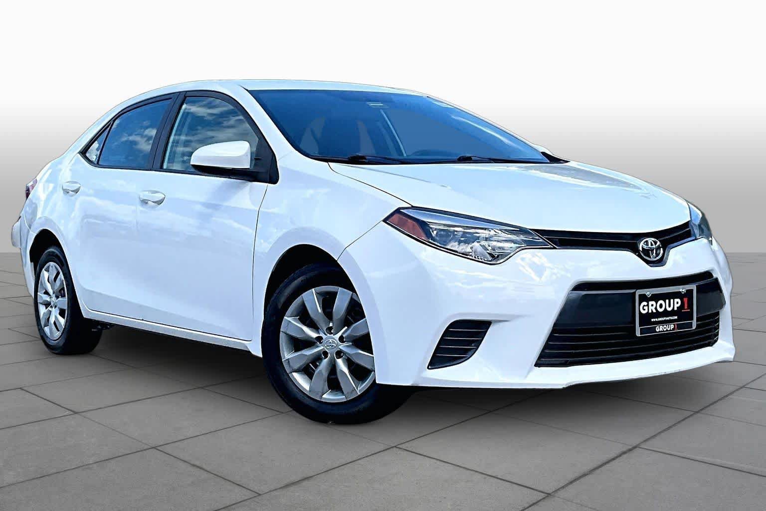 Used 2015 Toyota Corolla LE FWD image 3