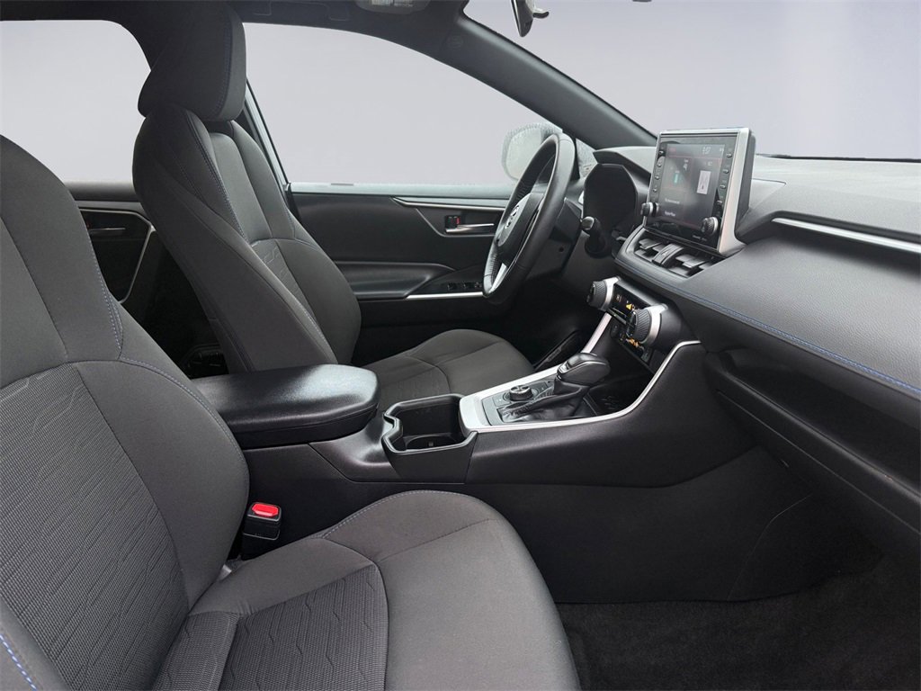 Used 2022 Toyota RAV4 SE image 17