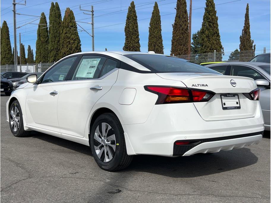 Used 2025 Nissan Altima 2.5 S FWD image 6