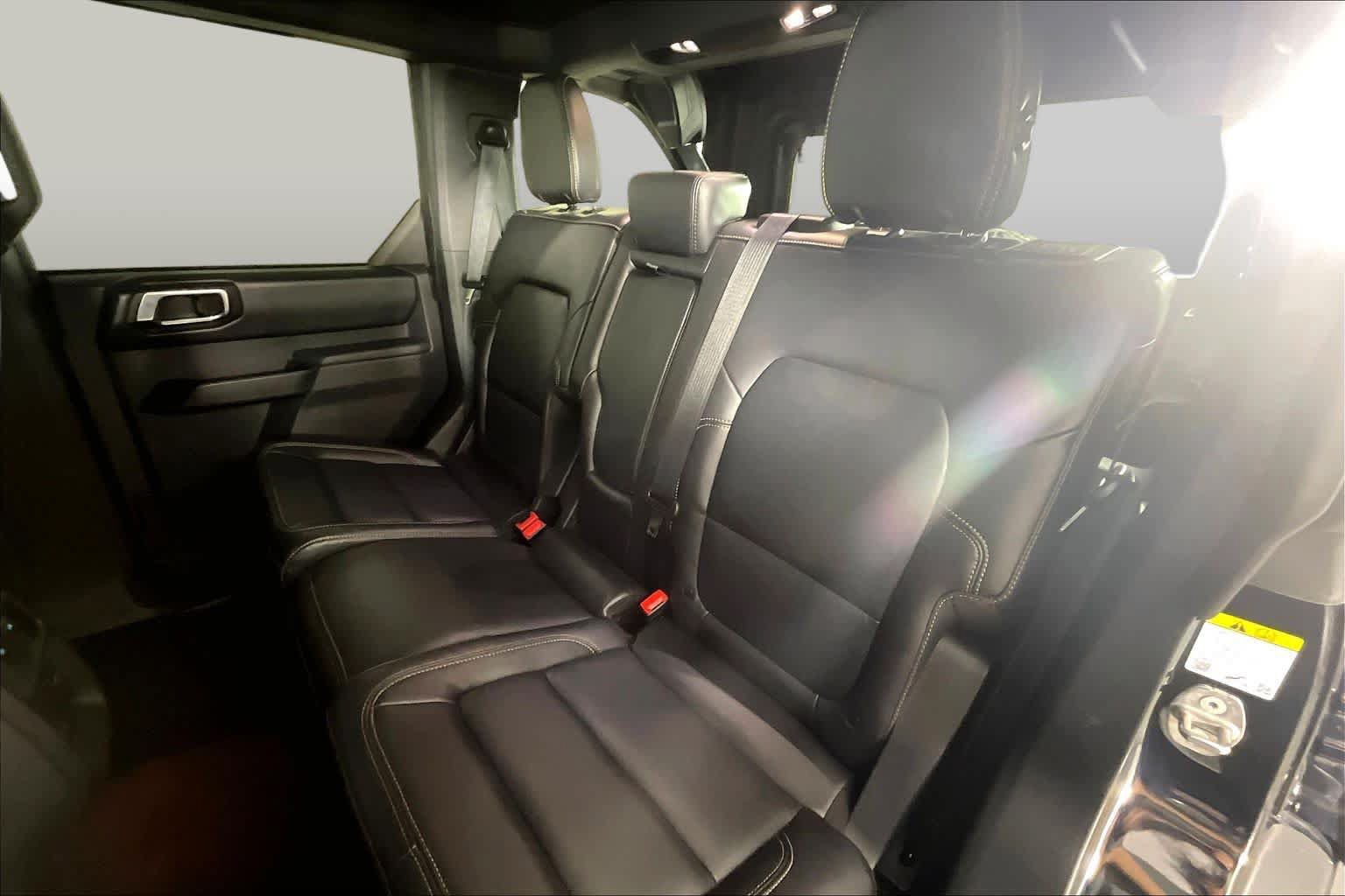 Used 2025 Ford Bronco Badlands AWD/4WD image 18