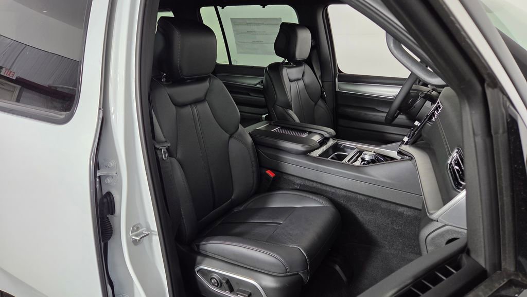 New 2025 Jeep Wagoneer Series III image 42