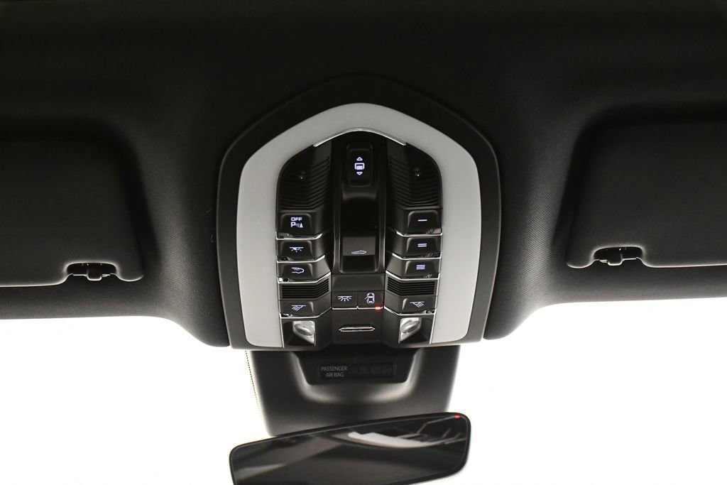 Certified 2025 Porsche Macan Turbo AWD/4WD image 59