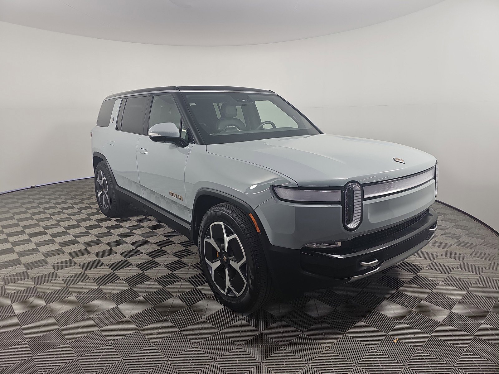 Used 2024 Rivian R1S Adventure AWD/4WD image 7