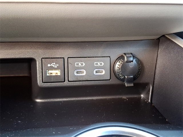 Used 2024 Toyota Highlander LE image 25