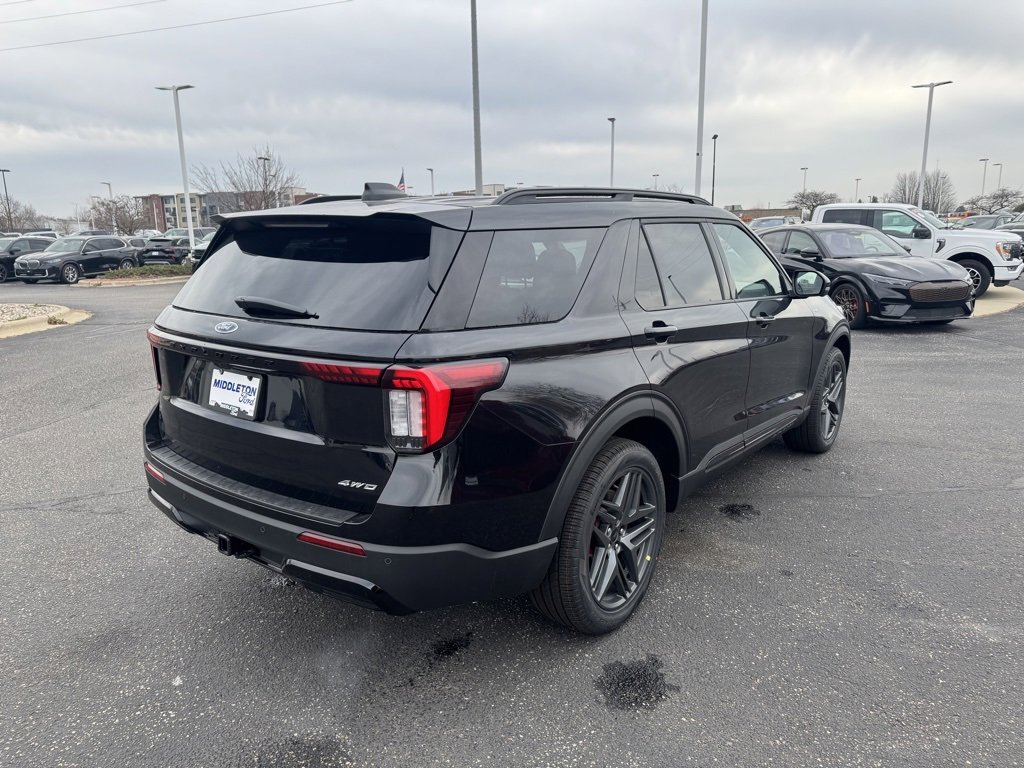 New 2026 Ford Explorer ST-Line w/ ST-Line Street Pack image 4