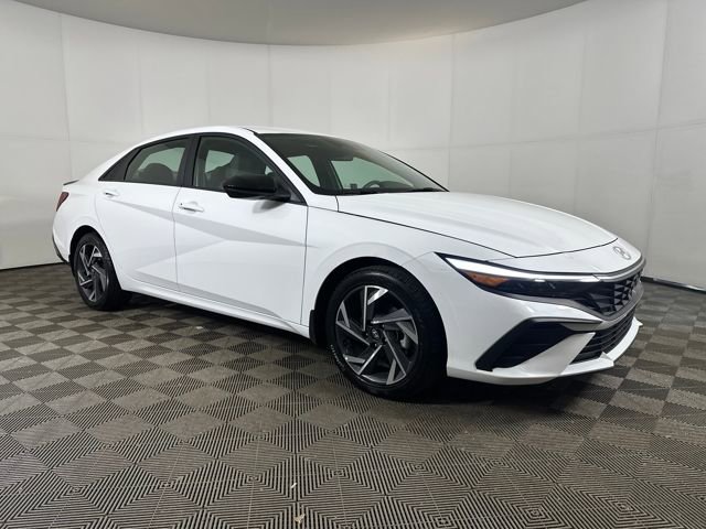 Certified 2025 Hyundai Elantra Sport image 30