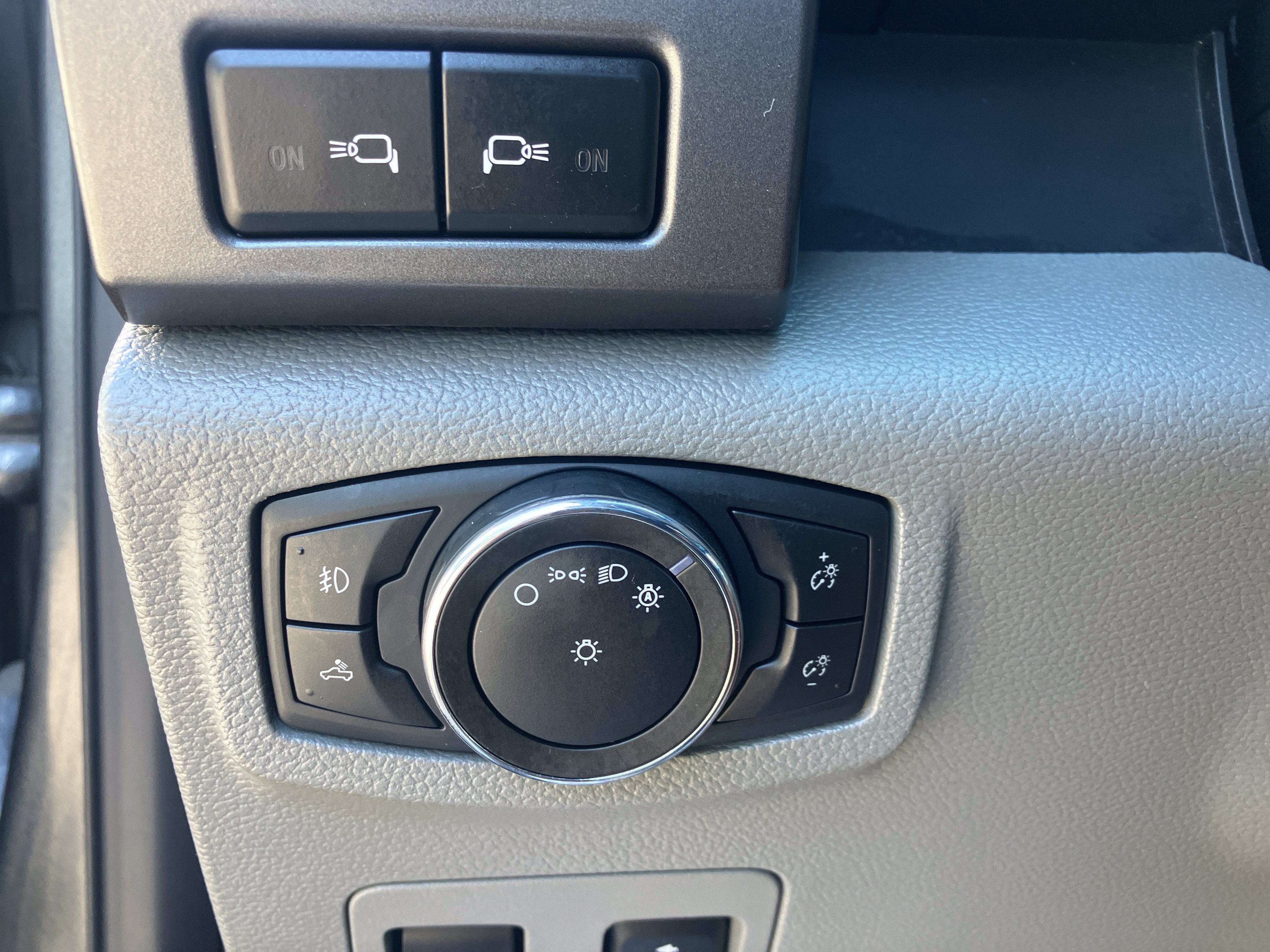 Used 2020 Ford F150 XLT w/ Equipment Group 302A Luxury AWD/4WD image 19