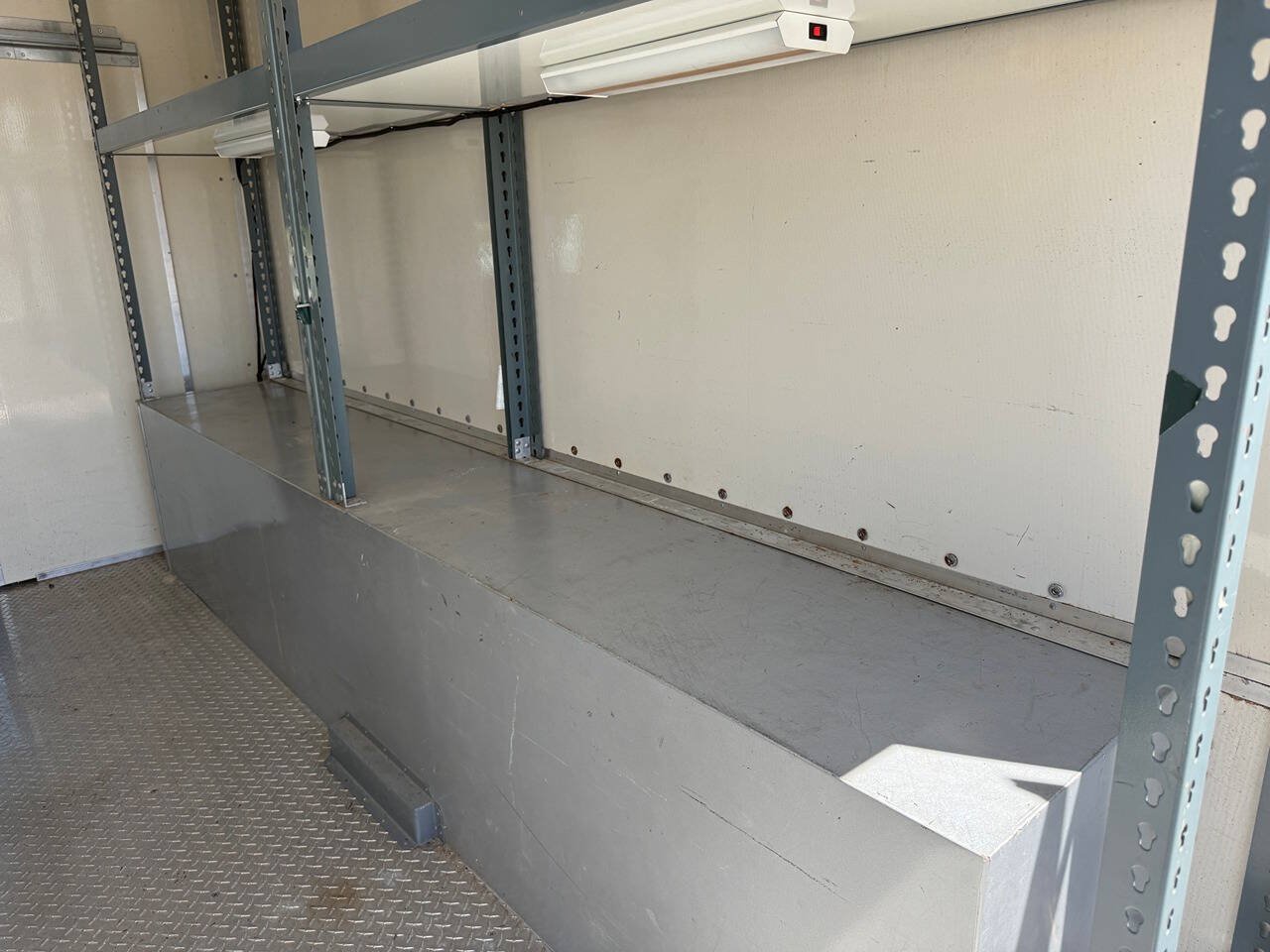 Used 2005 Ford E-350 and Econoline 350 Super Duty RWD image 17