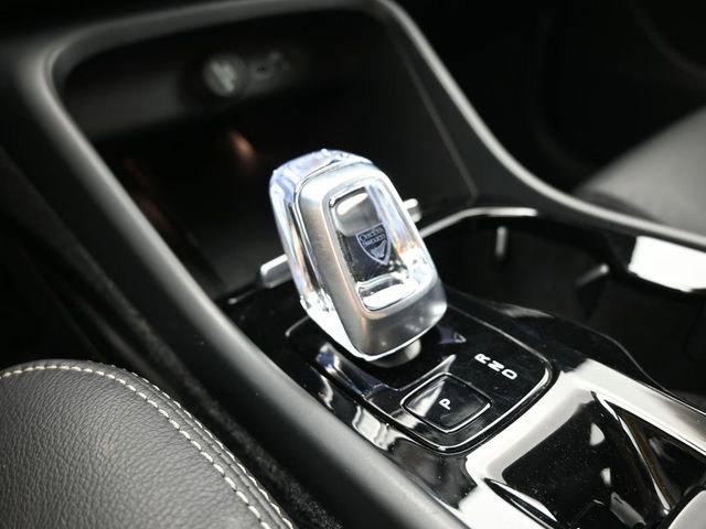 Used 2023 Volvo XC40 B4 Plus w/ Driver Assist Package FWD image 12
